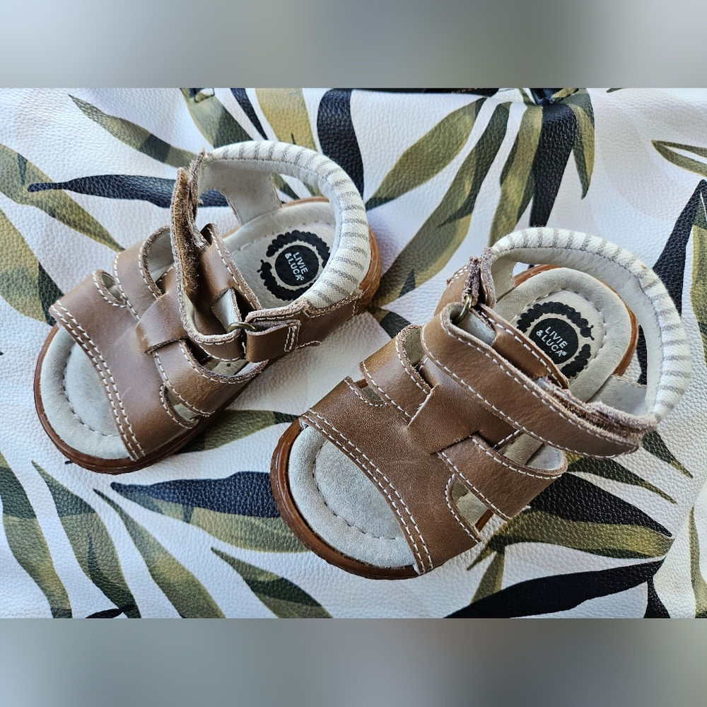 Livie and Luca size 4 baby sandals